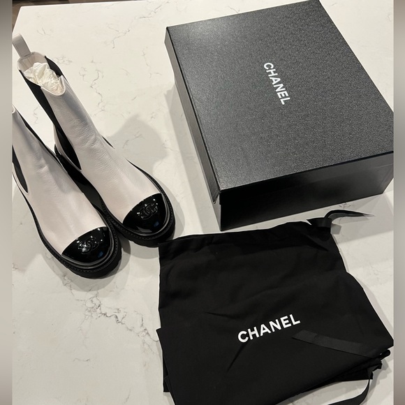 Chanel two-tone lug boot size 39 - Picture 3 of 6